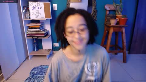 Snapshot of ela_0 chatting on November 5, 8:03 am Ela Help me reach 100 thumbs up online show from November 5, 8:03 am