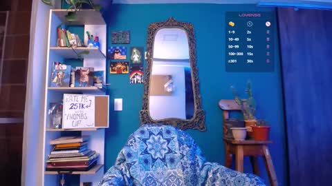 Snapshot of ela_0 chatting on November 6, 2:23 am Ela Help me reach 100 thumbs up online show from November 6, 2:23 am