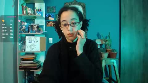 Snapshot of ela_0 chatting on November 7, 7:19 am Ela Help me reach 100 thumbs up online show from November 7, 7:19 am