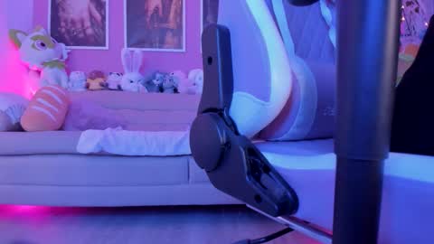 Snapshot of ela_garu_ chatting on February 24, 6:55 am Ela online show from February 24, 6:55 am