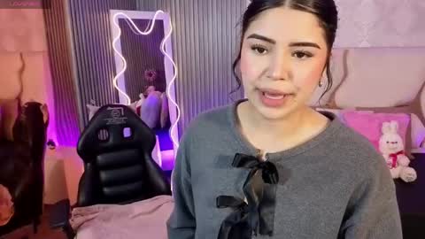 ela_tay1 online show from April 14, 7:09 pm