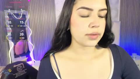 ela_tay1 online show from April 17, 7:17 pm