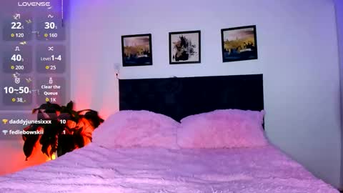 Snapshot of elaia_franc chatting on October 14, 4:19 pm Elaia franco online show from October 14, 4:19 pm