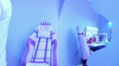 Snapshot of elaine87_ chatting on February 24, 2:48 pm elaine87_ online show from February 24, 2:48 pm