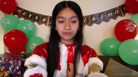 Snapshot of elaine_sun chatting on December 24, 2:10 am Elaine eli online show from December 24, 2:10 am