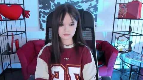 Your sweet girl online show from March 5, 11:28 am