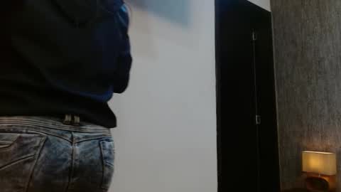 Snapshot of elamurray chatting on December 1, 11:15 am elamurray online show from December 1, 11:15 am