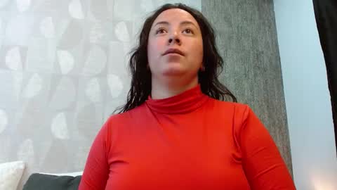 Snapshot of elamurray chatting on December 5, 11:41 am elamurray online show from December 5, 11:41 am