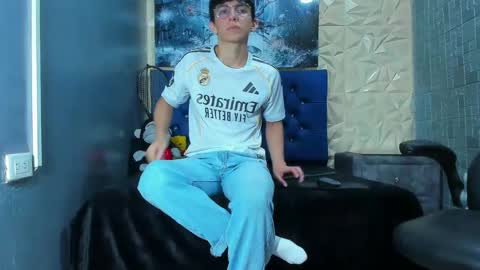 Elan Giralon online show from March 22, 9:07 pm