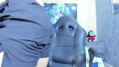 Snapshot of elangiraldo chatting on June 18, 12:33 am Elan Giralon online show from June 18, 12:33 am