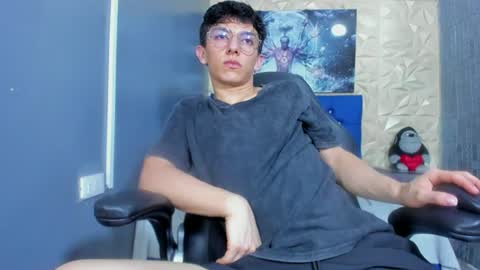 Snapshot of elangiraldo chatting on June 23, 12:30 am Elan Giralon online show from June 23, 12:30 am