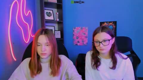 Snapshot of elani_grey chatting on February 13, 12:45 pm elani online show from February 13, 12:45 pm