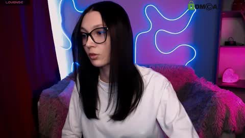 Snapshot of elani_grey chatting on March 2, 11:28 am elani online show from March 2, 11:28 am