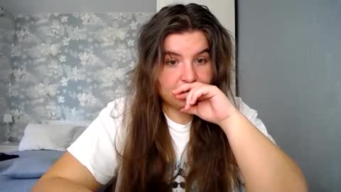 Elanis online show from April 1, 12:50 pm