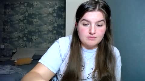 Elanis online show from April 18, 6:01 pm