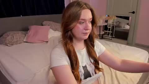 Snapshot of elara_boreall chatting on June 15, 12:07 pm Elara online show from June 15, 12:07 pm