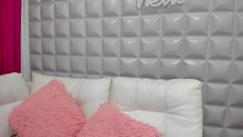 Elara  Lee online show from September 15, 8:20 pm