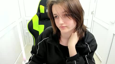 Evie online show from April 16, 6:47 am