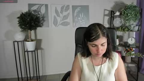 Snapshot of elara_starfall chatting on June 28, 5:35 am Marta online show from June 28, 5:35 am