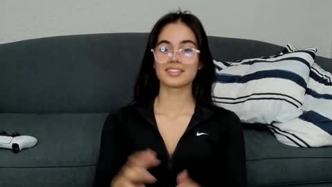 Elara Hayes online show from April 13, 4:23 pm