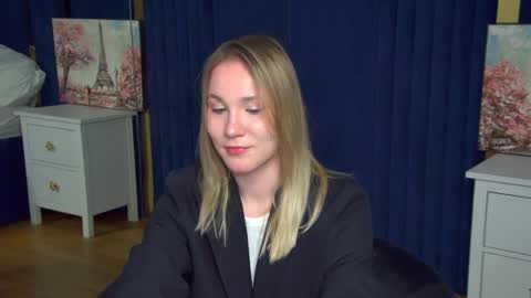 elaravoltage online show from March 31, 1:11 pm