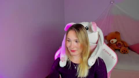 elaravoltage online show from April 16, 9:39 pm