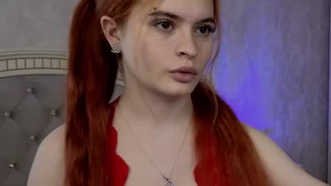 Snapshot of elariscrowe chatting on June 17, 10:06 am elariscrowe online show from June 17, 10:06 am