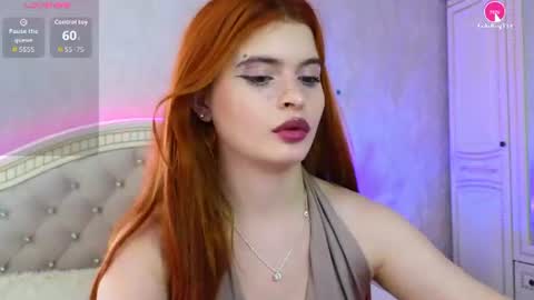Snapshot of elariscrowe chatting on July 17, 8:32 am elariscrowe online show from July 17, 8:32 am