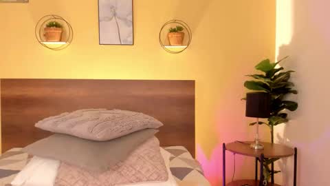 Snapshot of elawalker1 chatting on October 20, 8:53 pm Ela online show from October 20, 8:53 pm