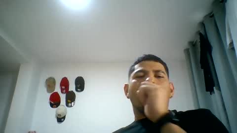Snapshot of elberjimenes97 chatting on May 19, 12:38 am elberjimenes97 online show from May 19, 12:38 am