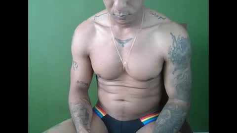 Snapshot of elcamaleon33 chatting on May 29, 2:26 pm elcamaleon33 online show from May 29, 2:26 pm