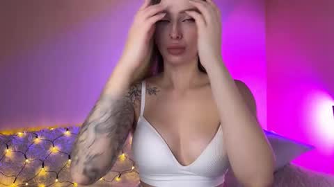 Ella online show from October 14, 10:16 am