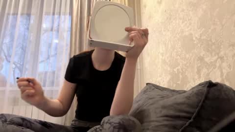 Lois online show from April 5, 3:20 pm