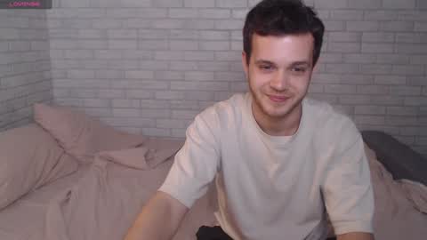 Snapshot of electric_smile chatting on December 1, 4:40 pm Alex online show from December 1, 4:40 pm