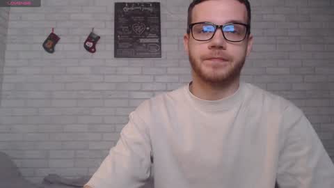 Snapshot of electric_smile chatting on December 16, 7:58 am Alex online show from December 16, 7:58 am