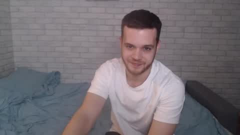 Snapshot of electric_smile chatting on February 16, 4:32 pm Alex online show from February 16, 4:32 pm