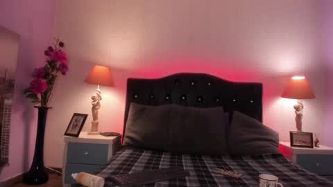 Snapshot of elegant_wolf chatting on December 23, 5:39 am Elegant online show from December 23, 5:39 am