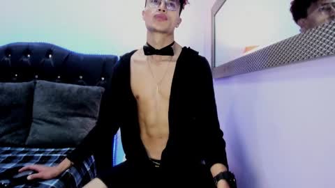 Snapshot of elegant_wolf chatting on January 11, 2:41 am Elegant online show from January 11, 2:41 am