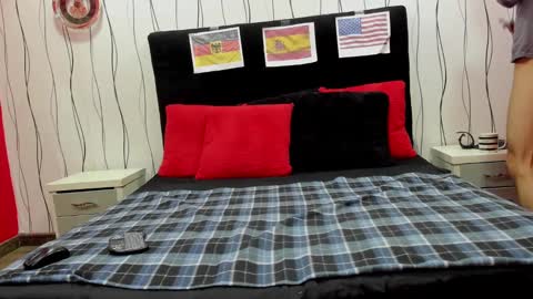 Snapshot of elegant_wolf chatting on January 18, 2:36 am Elegant online show from January 18, 2:36 am