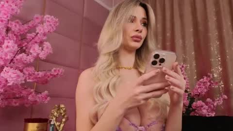 Eleine online show from November 25, 9:26 pm