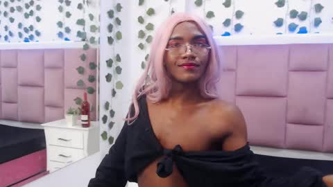 Snapshot of elektraqueen1 chatting on May 28, 7:33 pm LUISA online show from May 28, 7:33 pm