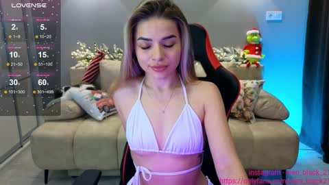 Snapshot of elen_black_23 chatting on December 14, 12:44 am Lena - online show from December 14, 12:44 am