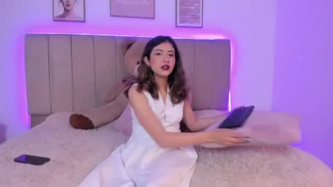 Snapshot of elena_dolce chatting on April 29, 3:54 am Elena online show from April 29, 3:54 am