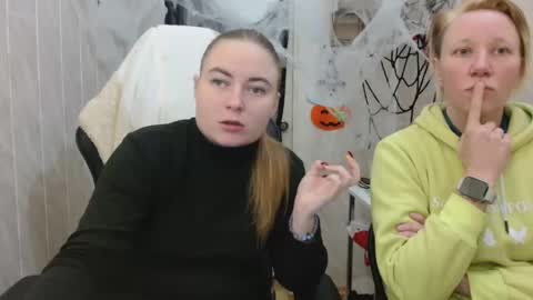 Snapshot of elena_maeer chatting on November 1, 9:11 am Elena online show from November 1, 9:11 am