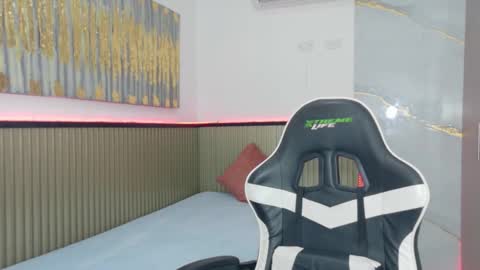 Snapshot of elena_wolff chatting on November 5, 12:05 pm elena_wolff online show from November 5, 12:05 pm