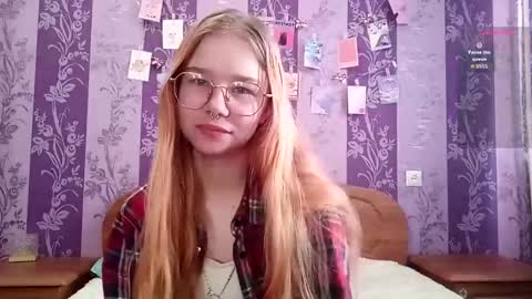 Snapshot of elenacastellani chatting on February 21, 4:24 am Mia online show from February 21, 4:24 am