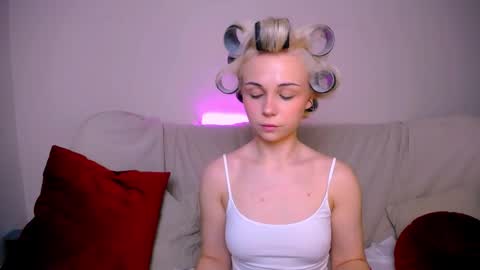 elenamonroe_ online show from February 15, 4:09 am