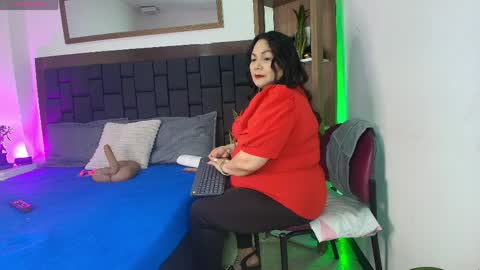 elenna_boobs_ online show from April 10, 3:12 am