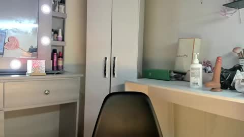 Snapshot of elettra_bennet chatting on May 19, 1:56 am elettra_bennet online show from May 19, 1:56 am