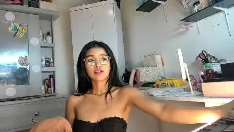 Snapshot of elettra_bennet chatting on May 23, 2:28 am elettra_bennet online show from May 23, 2:28 am